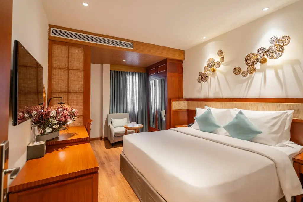 Deluxe Room with Window - Bedroom
