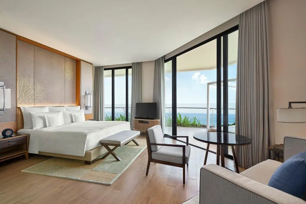 1 King Junior Suite Ocean View Balcony - 객실