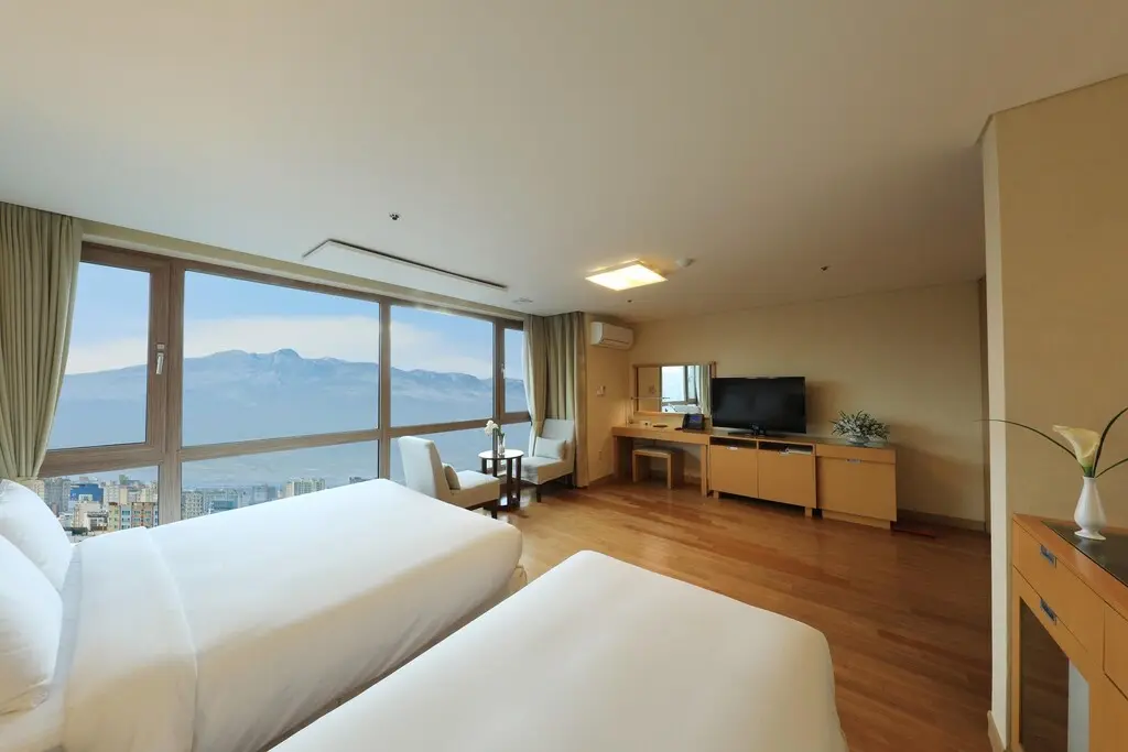 Family Twin with Mountain view - Bed