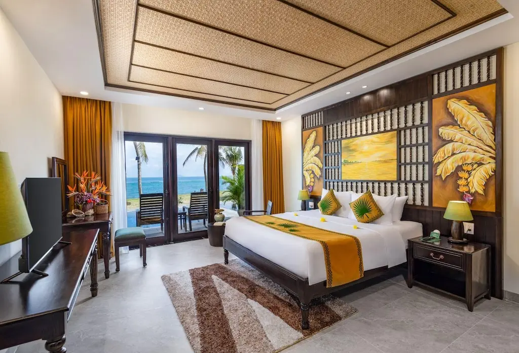 3-Bedroom Beachfront Villa with Private Pool - Bedroom