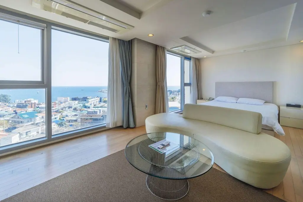 Guest room